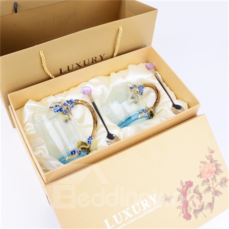 Moderne und prägnante, hochwertige Kristall-Emaille-Kaffeetasse mit blauen Blumen