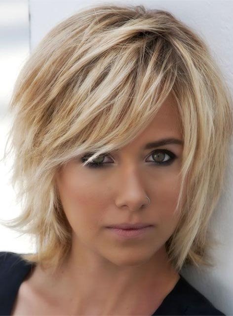 Women's Short Layered Hairstyles Straight Synthetic Hair Wigs With Bangs Capless Wigs 12 Inches