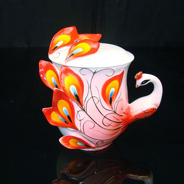 Nueva llegada elegante taza de pavo real esmaltada de porcelana con tapa 