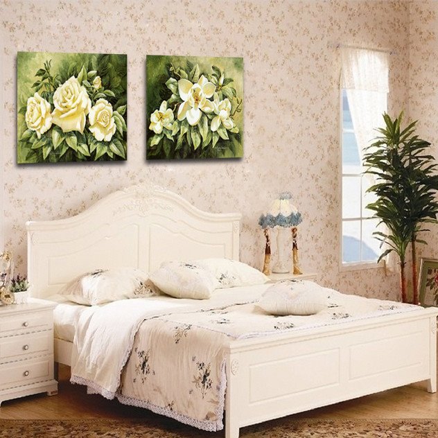 Neu eingetroffene zarte weiße Blumen und grüne Blätter Film-Wandkunstdrucke 