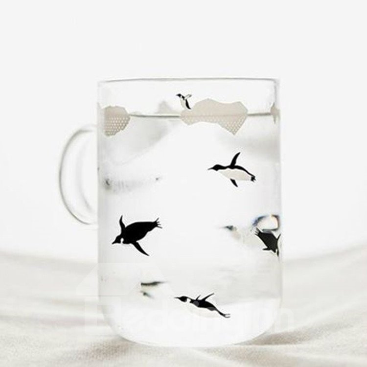 Increíble taza de vidrio con patrón de pingüino lindo y creativo 