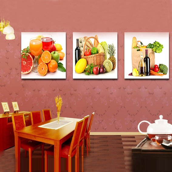 Zahlreiche Wanddrucke mit Obst- und Getränkefilmen