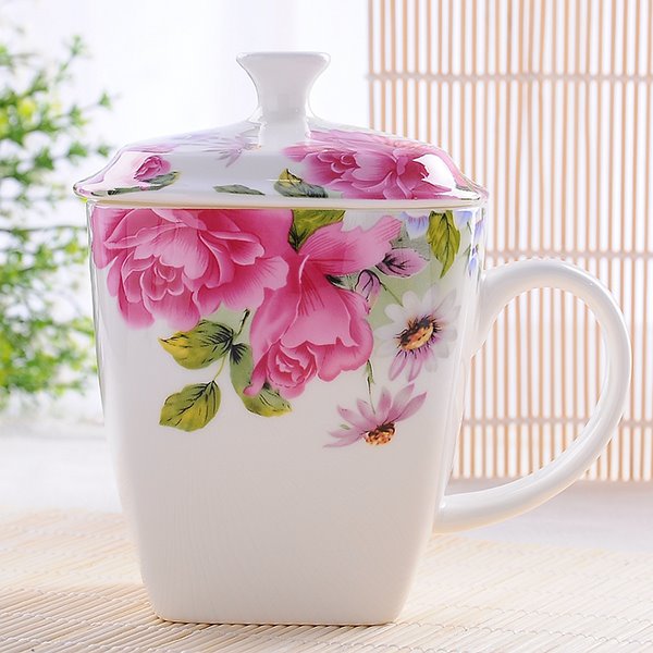 Elegante, hübsche, königliche Blumen-Kaffeetasse aus Knochenporzellan 