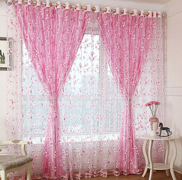 Dekoration im frischen Stil mit Blumendruck, Schattierstoff und durchsichtigen Vorhang-Sets