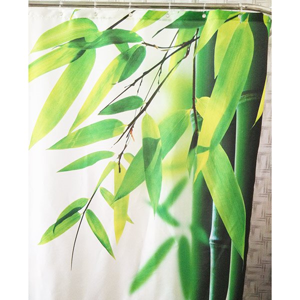 Friedlicher, heller Duschvorhang mit Bambusblättern 