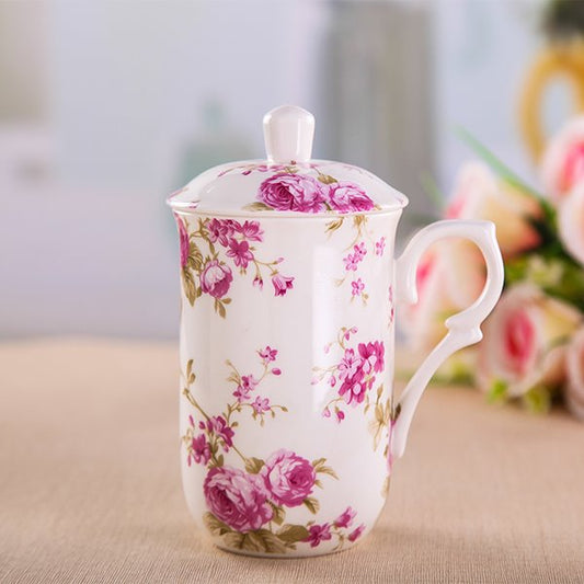 Taza de café de cerámica con tapa y estampado de flores maravillosas