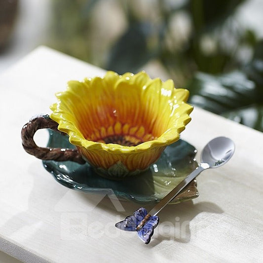 Preciosa taza de café de cerámica con diseño de girasol