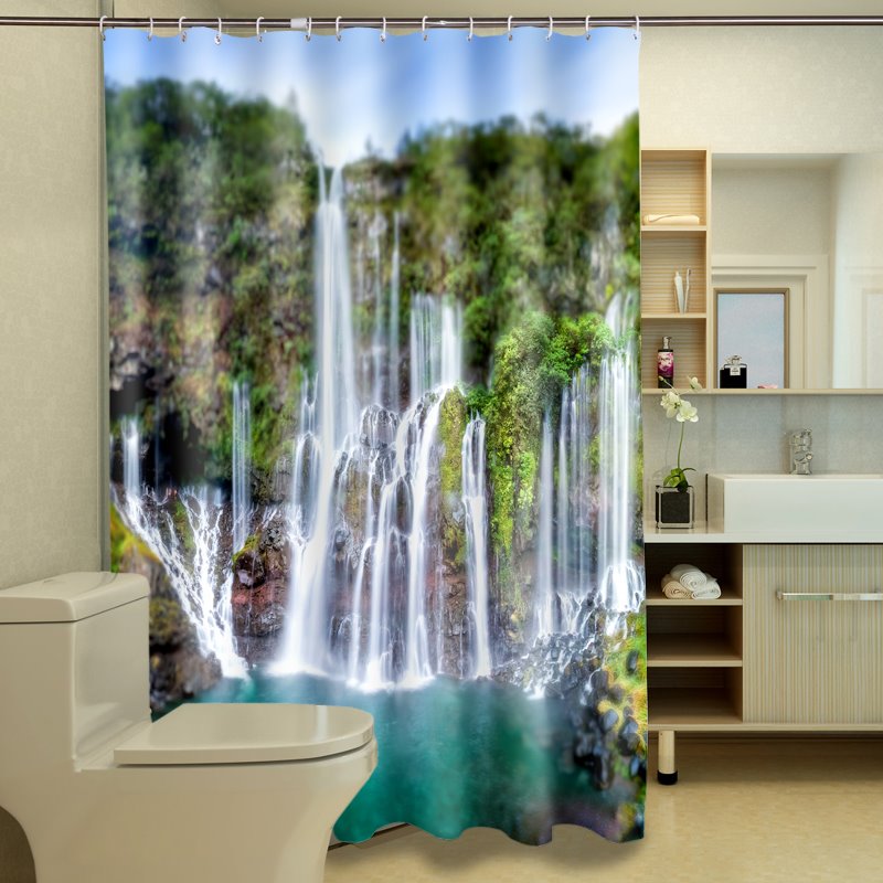 Erstaunlicher beeindruckender 3D-Duschvorhang mit Wasserfall auf dem Berg