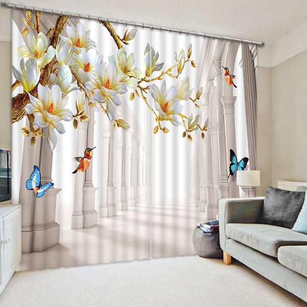 3D-gedruckter individueller Raumvorhang mit bunten Schmetterlingen und blühenden Magnolien mit Vögeln