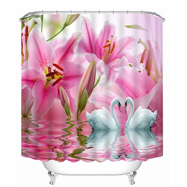 Pareja de cisnes blancos con amor frente a la cortina de ducha de baño 3D con estampado de flores de lirio rosa