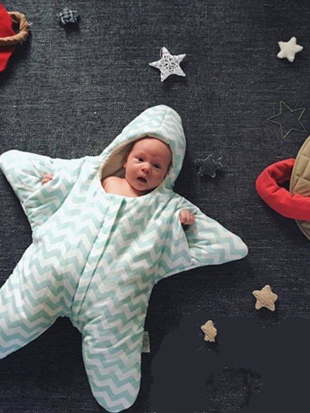 Precioso saco de dormir para bebé de algodón con rayas verdes y forma de estrella pequeña