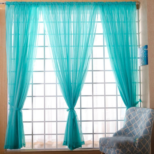 Prägnanter, einfarbiger, durchsichtiger Vorhang in Kanalblau mit einem Panel