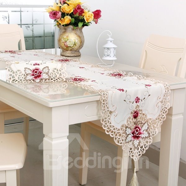 Anmutiger, rechteckiger dekorativer Tischläufer aus Polyester mit Stickerei, Blumenspitze und Häkelarbeit 