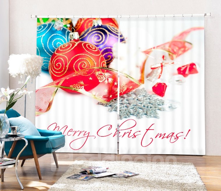 Coloridas bolas navideñas y cinta roja que imprimen la cortina 3D con tema navideño