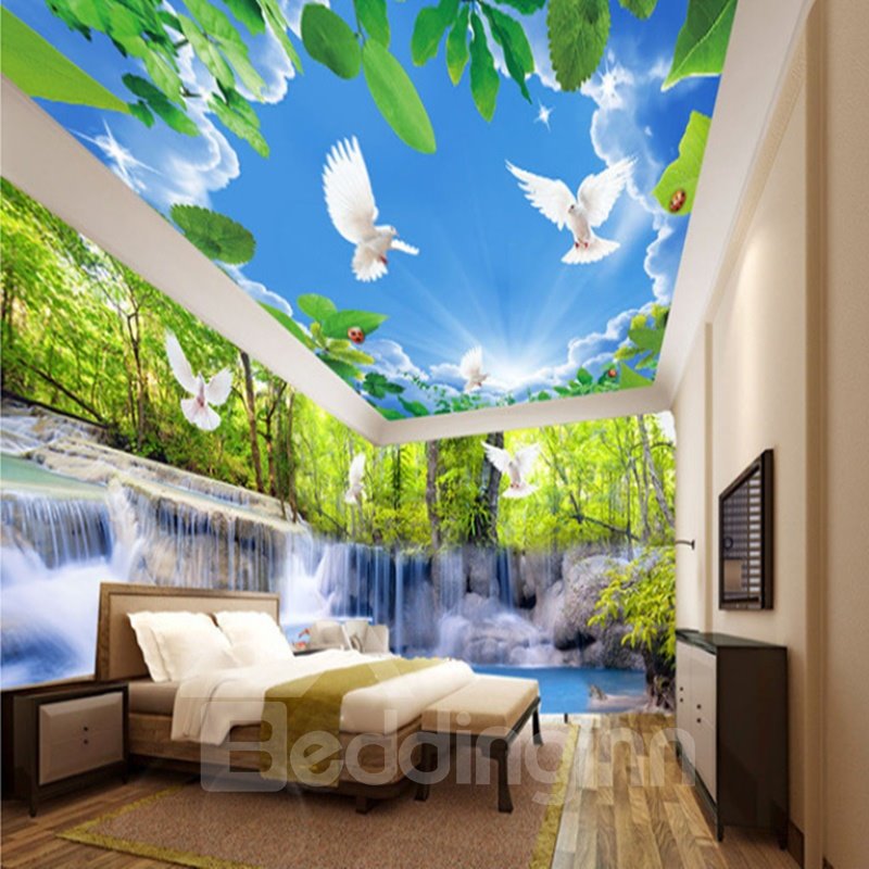 Murales de pared y techo 3D combinados con un patrón creativo de cascada en el bosque y cielo azul