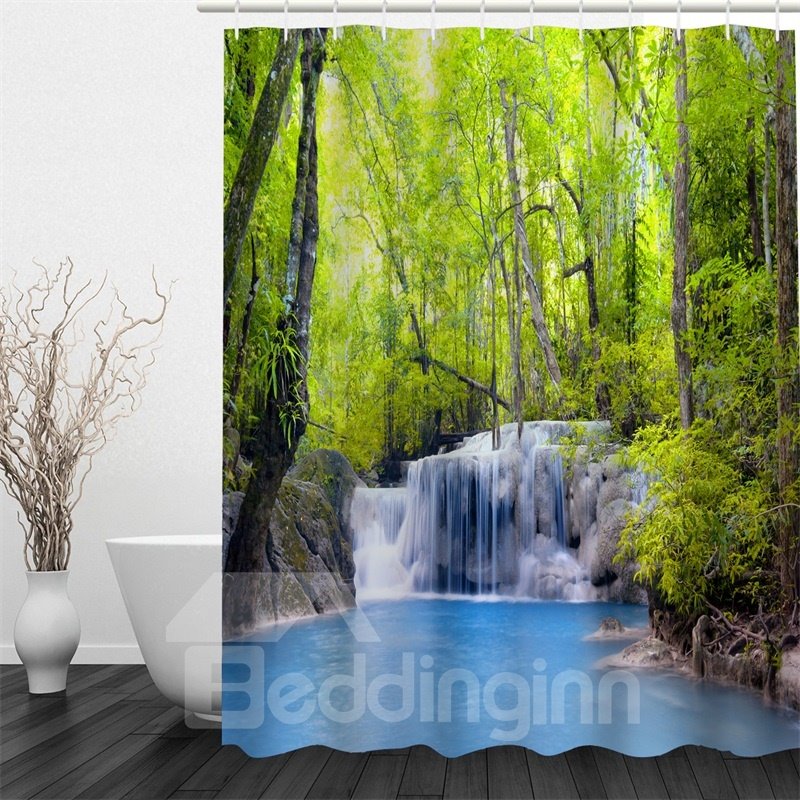 Wasserdichter und umweltfreundlicher Duschvorhang aus Polyester mit 3D-Aufdruck „Grüner Wald und Bach“.