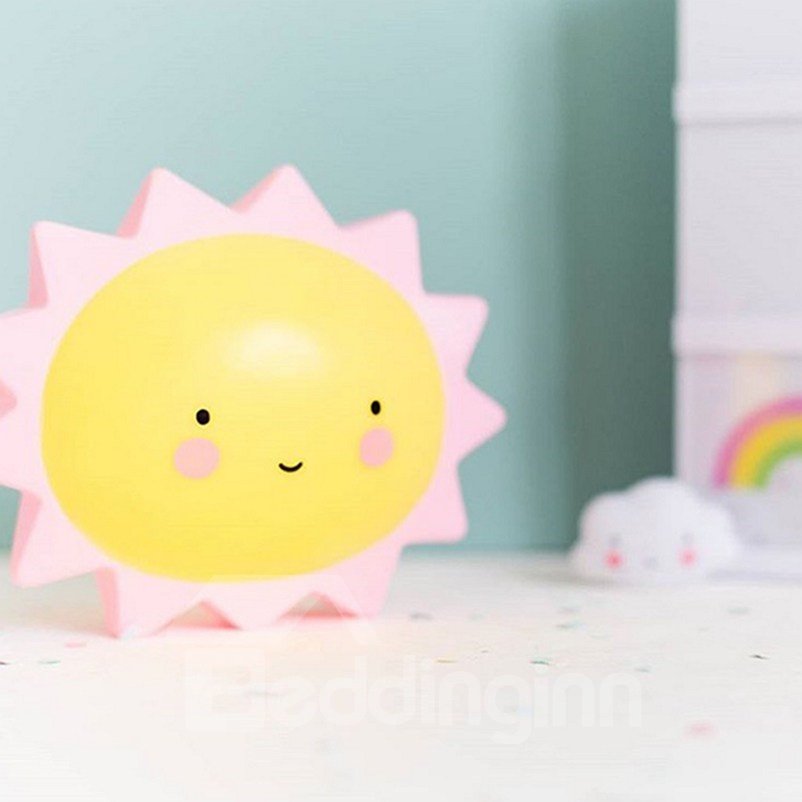 Luz nocturna amarilla de plástico en forma de sol sonriente para habitación de niños