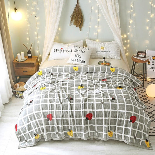 Super Soft Strawberry Plaid Pattern Flannel Warm Blanket