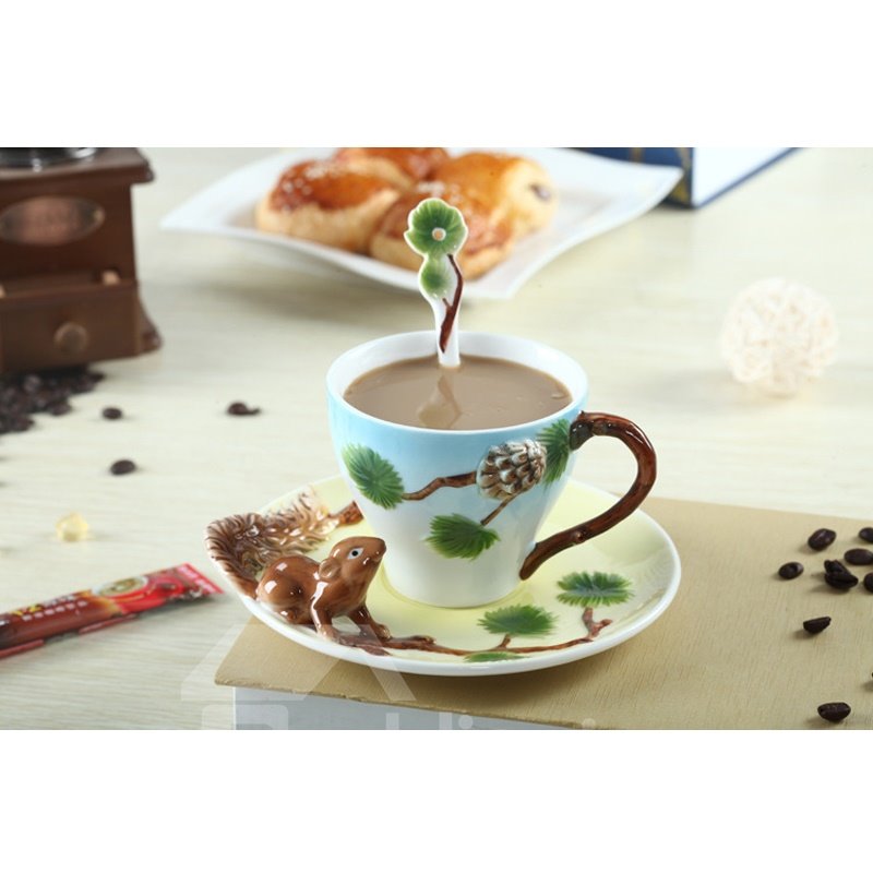 Schöne dekorative Tassensets aus Eichhörnchen-Keramik für Kaffee, Milch und Tee für Zuhause und Hotel