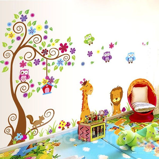 Lebendiger Cartoon-Wandaufkleber mit Baum und Tieren für Babys und Kinder 