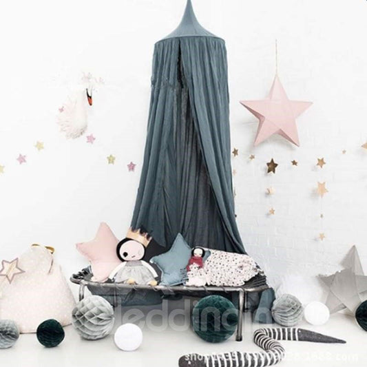 Stilvoller dunkelgrüner Kinderhimmel aus charakteristischem Baumwollstoff