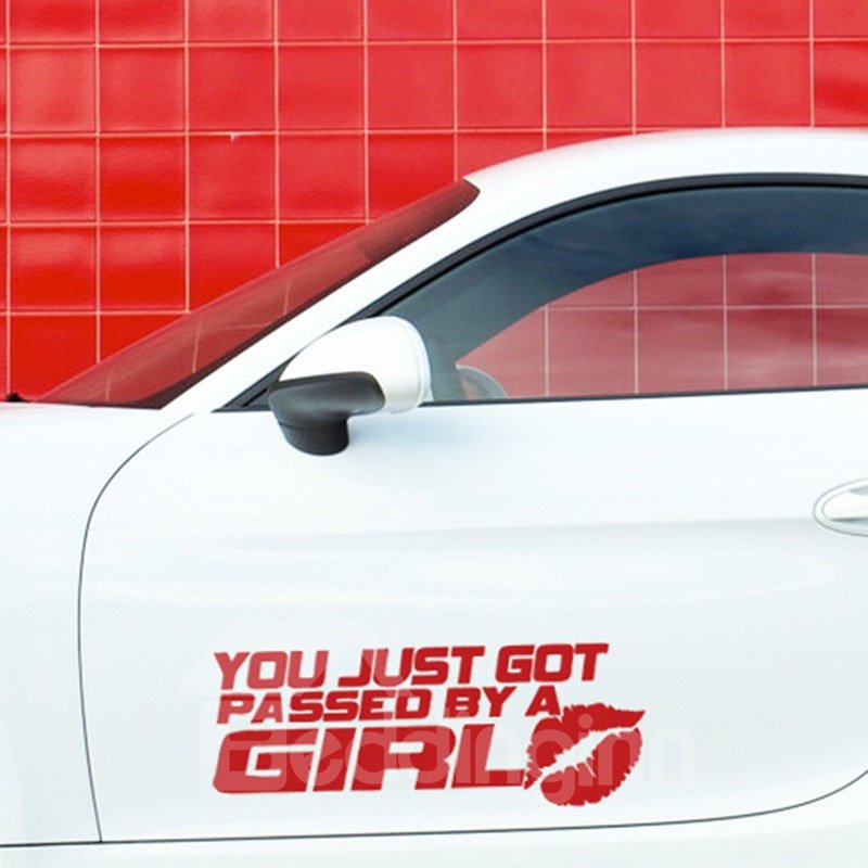 Kreative und lustige Autoaufkleber „Du wurdest gerade von einem Mädchen überholt“.