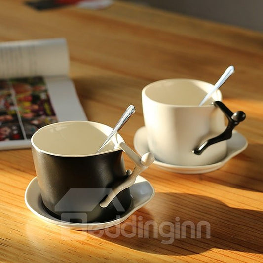 Juegos de tazas de cerámica de 1 par con asa de diseño de escalada humana creativa
