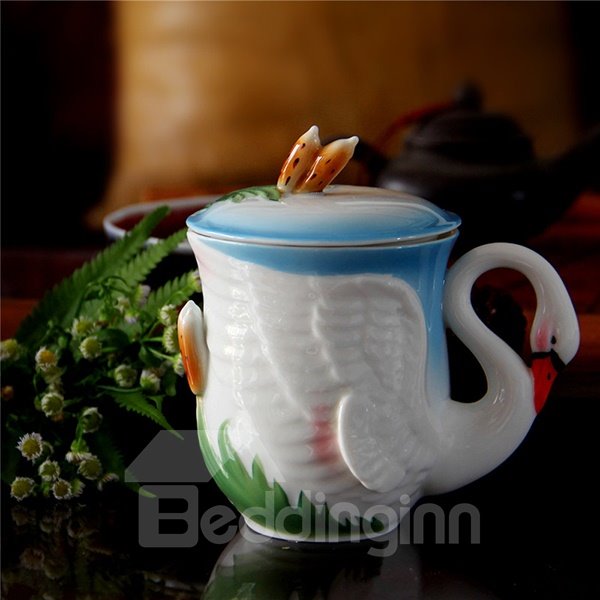 Wunderschöne Kaffeetasse aus Keramik mit Schwanen-Design und Deckel