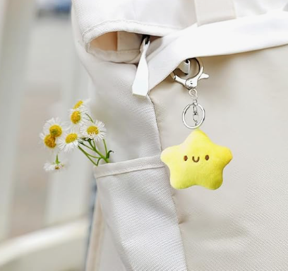 ZORZA 2Pcs Cute Star Keychain with Squeaky Sound for Backpacks Purses Charm