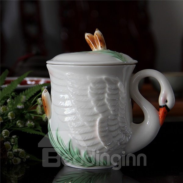 Wunderschöne Kaffeetasse aus Keramik mit Schwanen-Design und Deckel