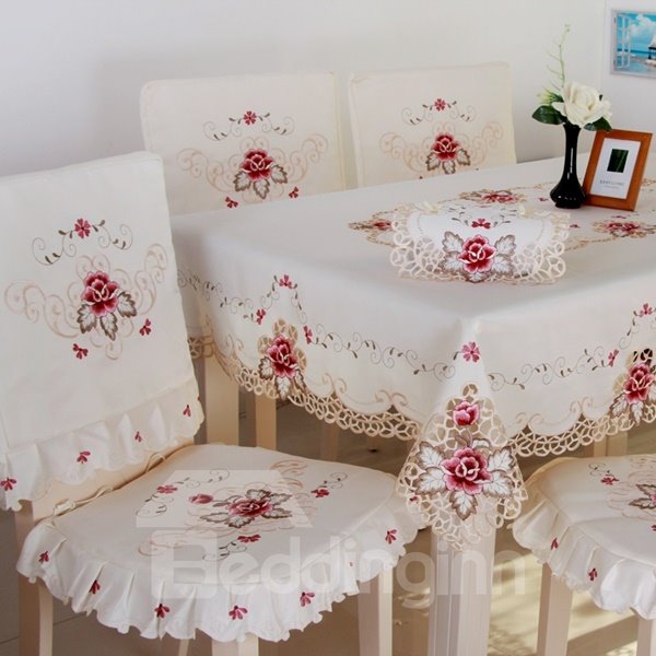 Weiße, schlichte, handgefertigte Stuhlhussen mit Blumenmuster und Stickerei